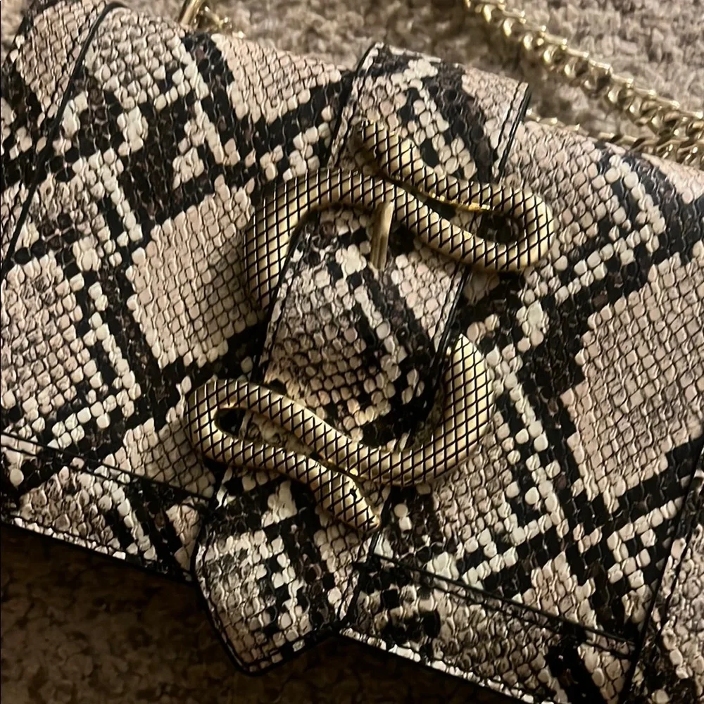 Express Gold and Brown Crossbody Bags with Elegant Textures - Picture 3 of 7